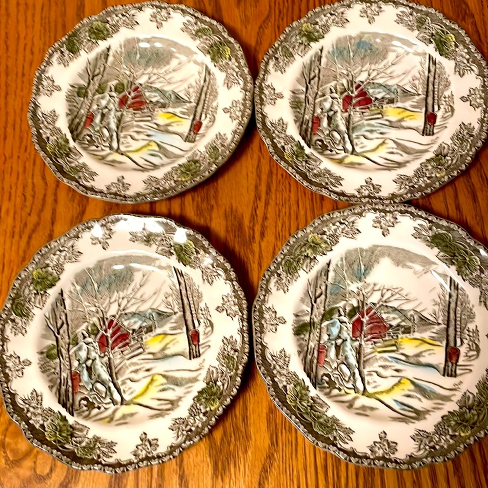 Set a four Johnson brothers made in England dessert dishes